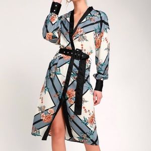 Lulus wrap/robe dress new with tags! Size small.